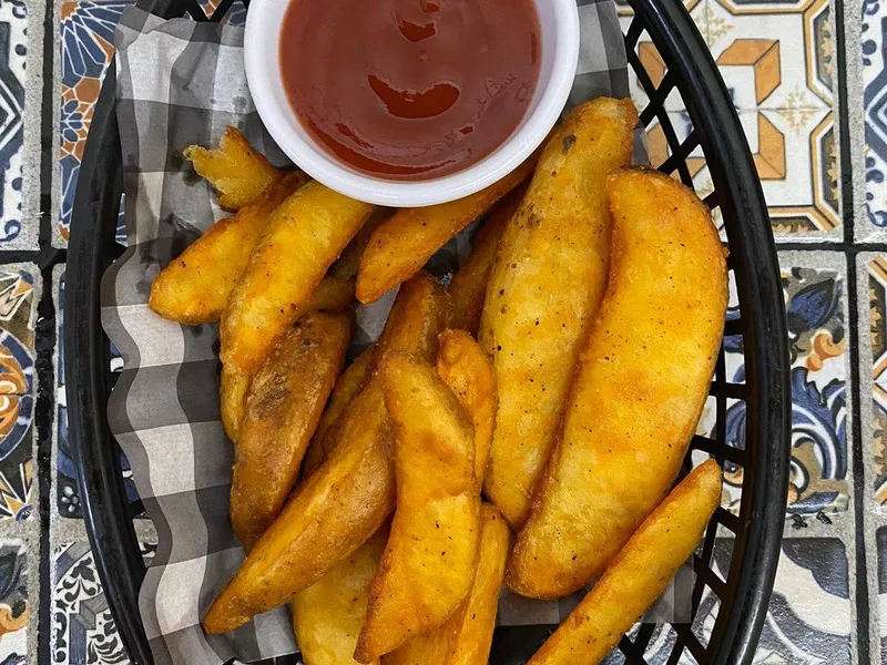 Papas gajo con cátsup
